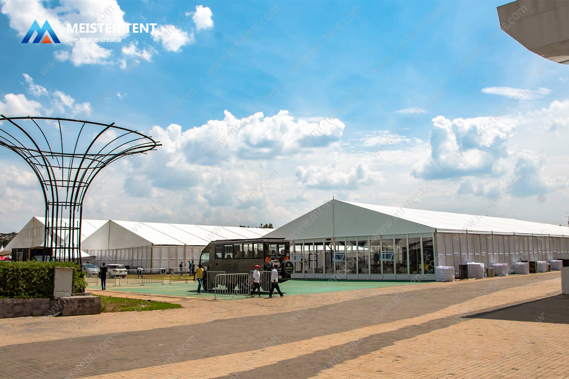 ‌Carpa de Aluminio con Paredes de Vidrio para Exhibiciones y Eventos de 10,000 Personas