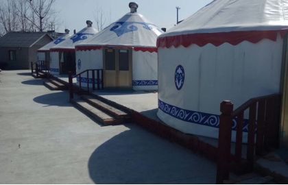 Outdoor lodging yurt