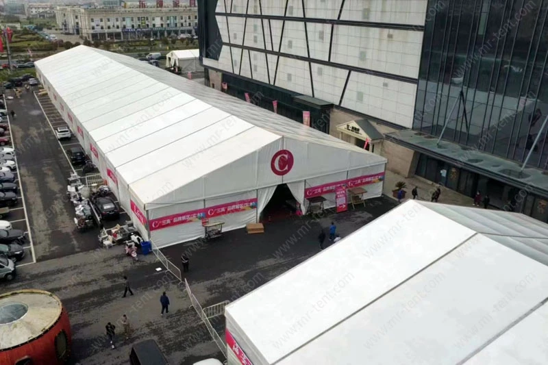 Grande tente d'exposition avec une portée de 25 mètres